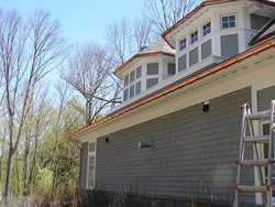 Copper gutter with undermount hangers