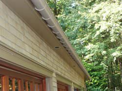 Half round aluminum gutter