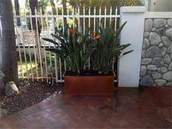 Rectangular flower box with flanges